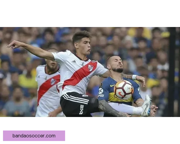 重逢爱徒德米在大战皇马前主动拥抱昔日河床弟子马斯坦托诺 重逢爱徒德米在大战皇马前主动拥抱昔日河床弟子马斯坦托诺