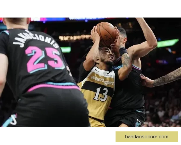 哈克斯狂砍32分率热火大胜奇才比分定格152比136