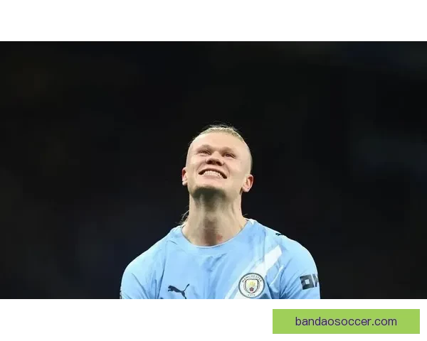 哈兰德久违戴帽手捧比赛用球晒照：这是个不错的周六